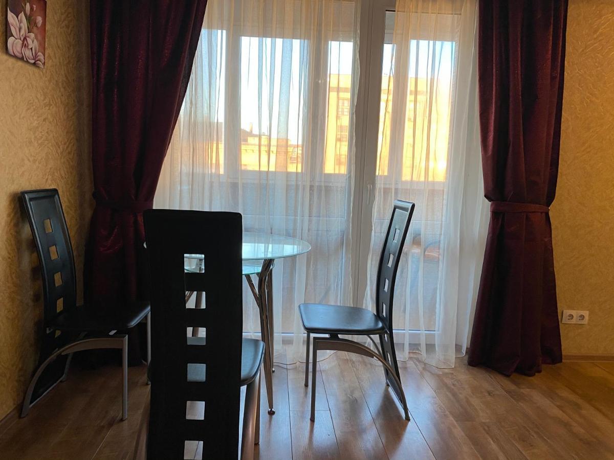 New Apartments With Panoramic Views On Avenue Nauky Charkiv Exteriör bild